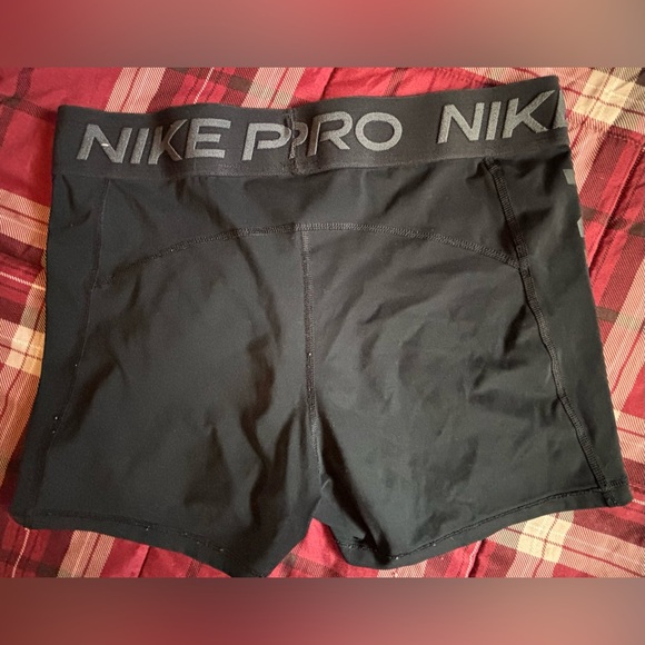 Nike Pro Women's Black Athletic Shorts - Picture 4 of 4
